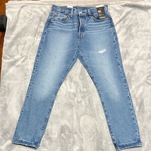 Levi's Women's Light Blue Skinny Jeans.